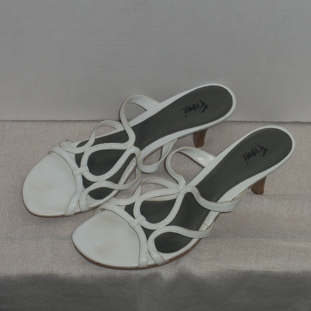 Fioni WHITE SHOES SIZE 6